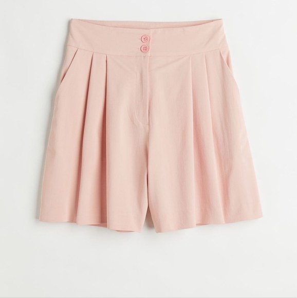 Pleated shorts - Picture 1 of 7